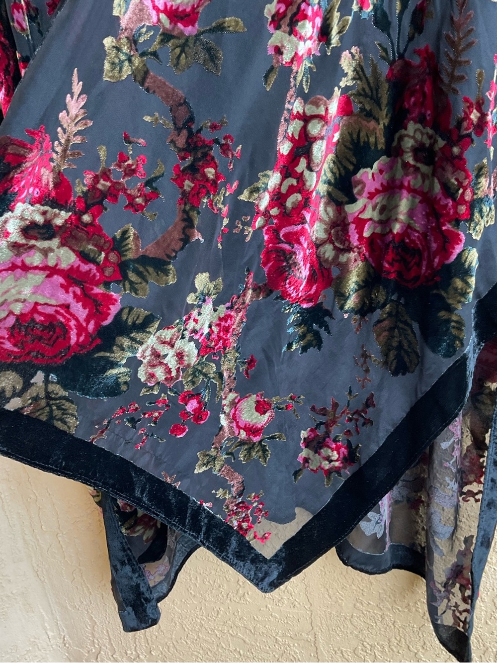 Woven Heart velvet kimono ROSES semi sheer , wine red, black, pink,
OSFM BOHO - Picture 10 of 16
